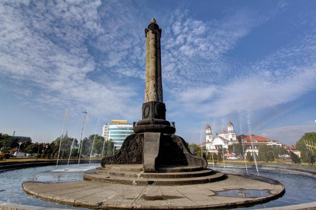 New Mira Hotel Semarang Extérieur photo