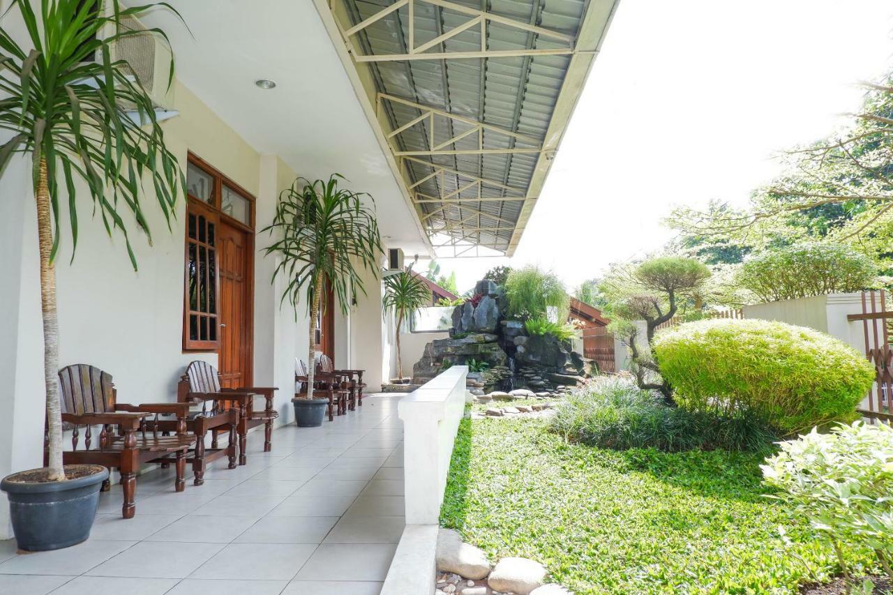 New Mira Hotel Semarang Extérieur photo
