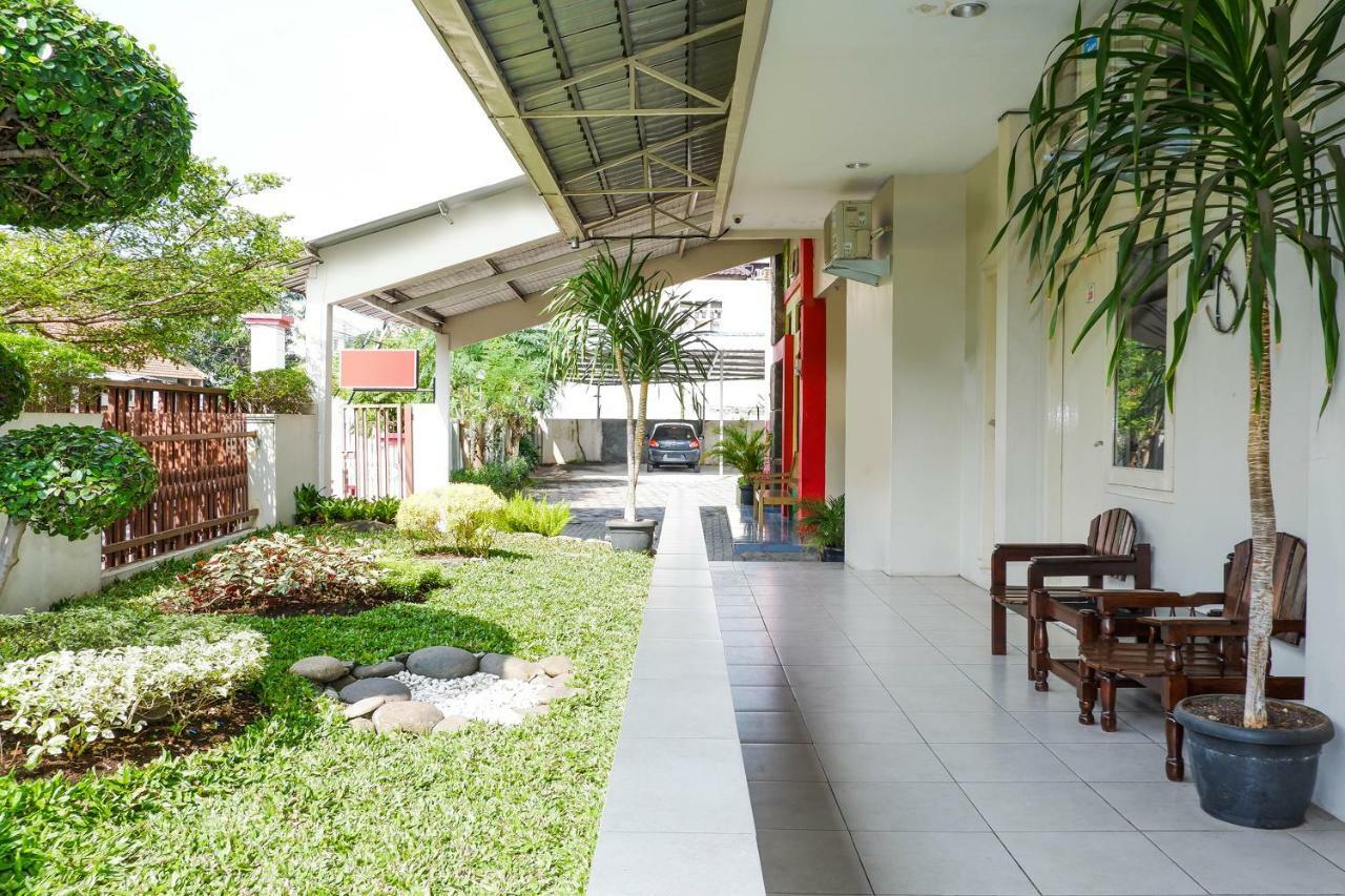 New Mira Hotel Semarang Extérieur photo